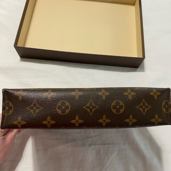Authentic Louis Vuitton Toiletry Pouch - Picture 2 of 8